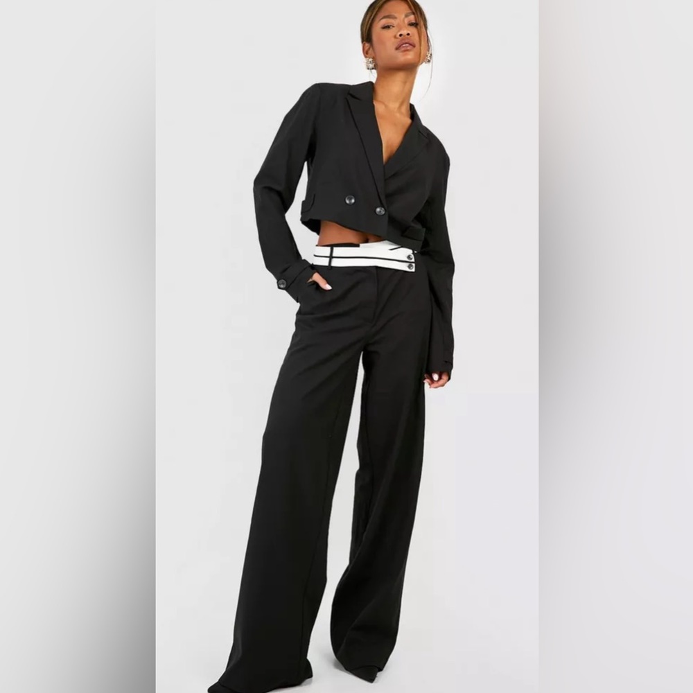 Boohoo Elegant Black Jumpsuit with Contrasting White Belt